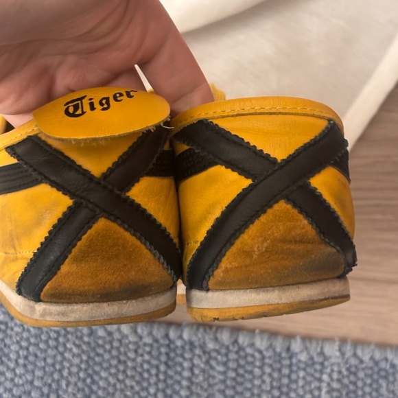 Onitsuka Tigers Yellow Black Bruce Lee Sneakers - Picture 7 of 12